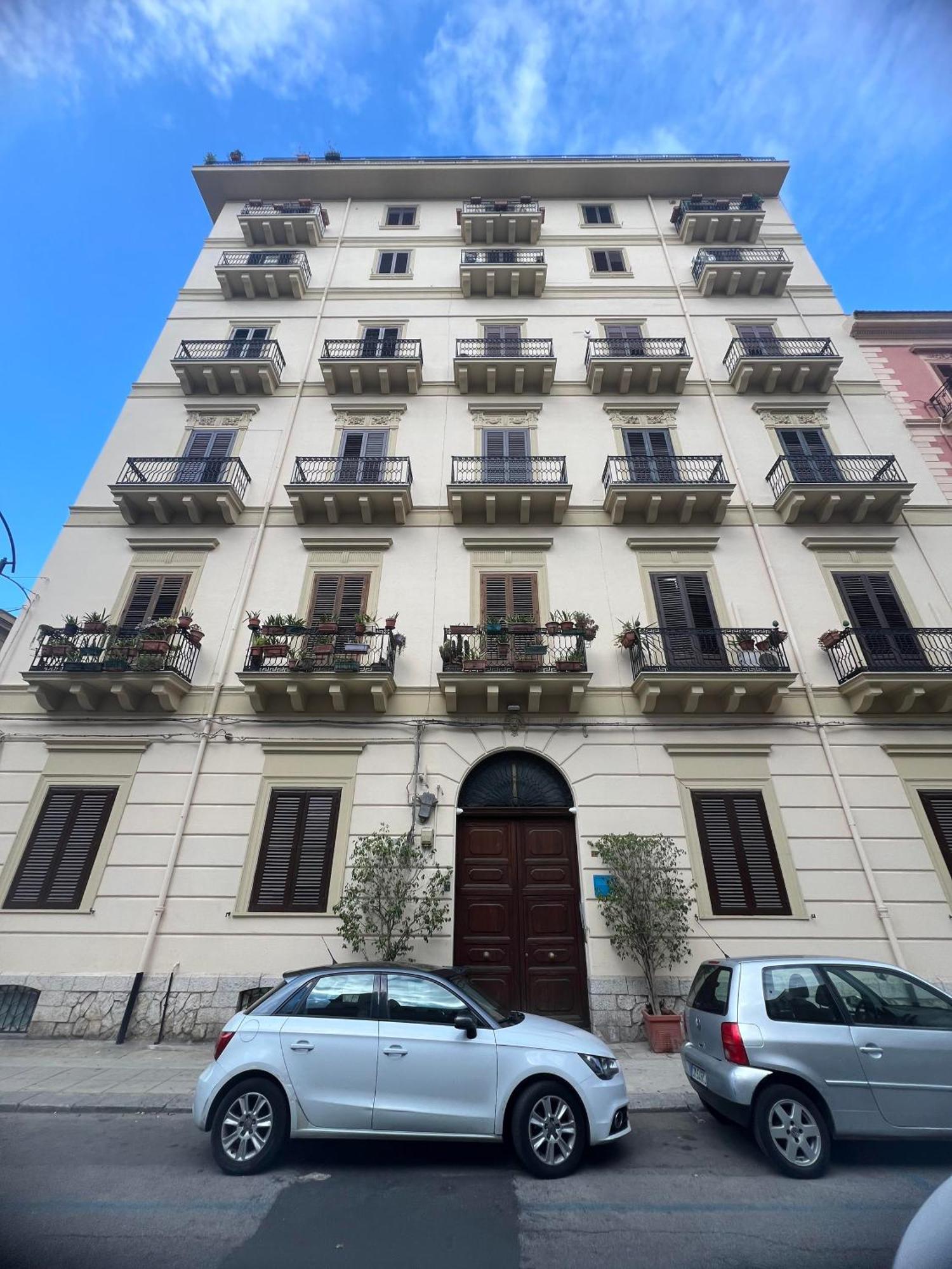 Politeama Charming Apartment Palermo Bagian luar foto