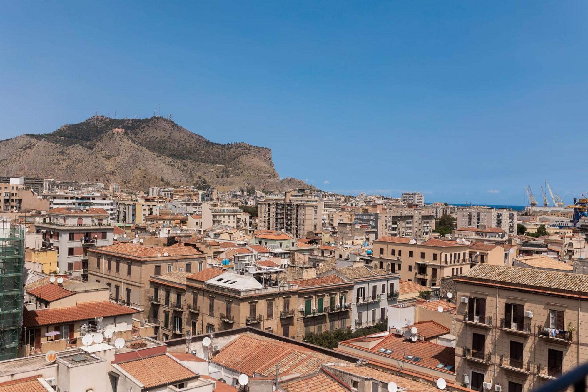 Politeama Charming Apartment Palermo Bagian luar foto